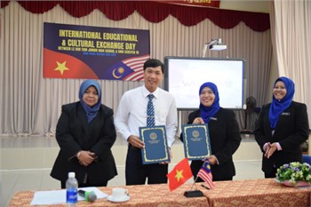 Giao lưu Văn hóa đoàn Malaysia